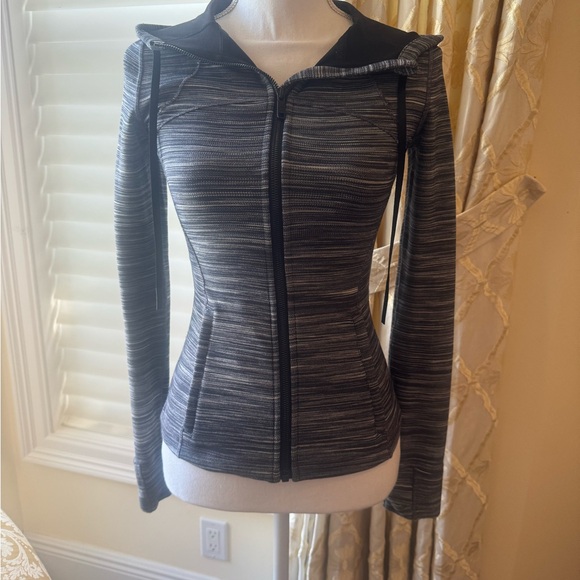 Lululemon Defined Hoodie - Picture 7 of 16